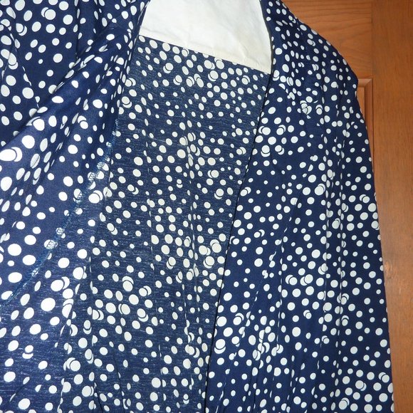 Flattering wrap dress, dark navy blue & white polka dots Casual Corner Sexy - Picture 6 of 8